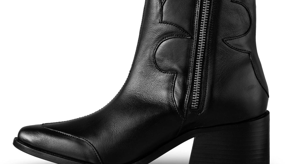 LAS BOTAS NEGRAS QUE NECESITABAS ACABAN DE LLEGAR