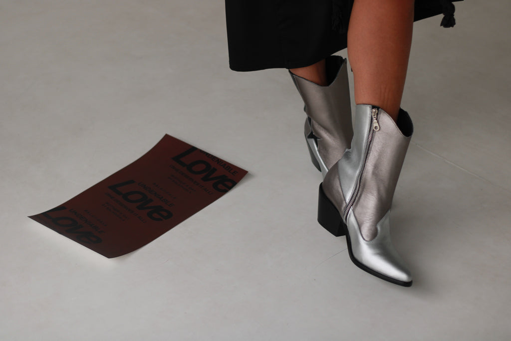 The Metallic Trend and Western Style in Leather Boots: The Latest from BALA DI GALA!