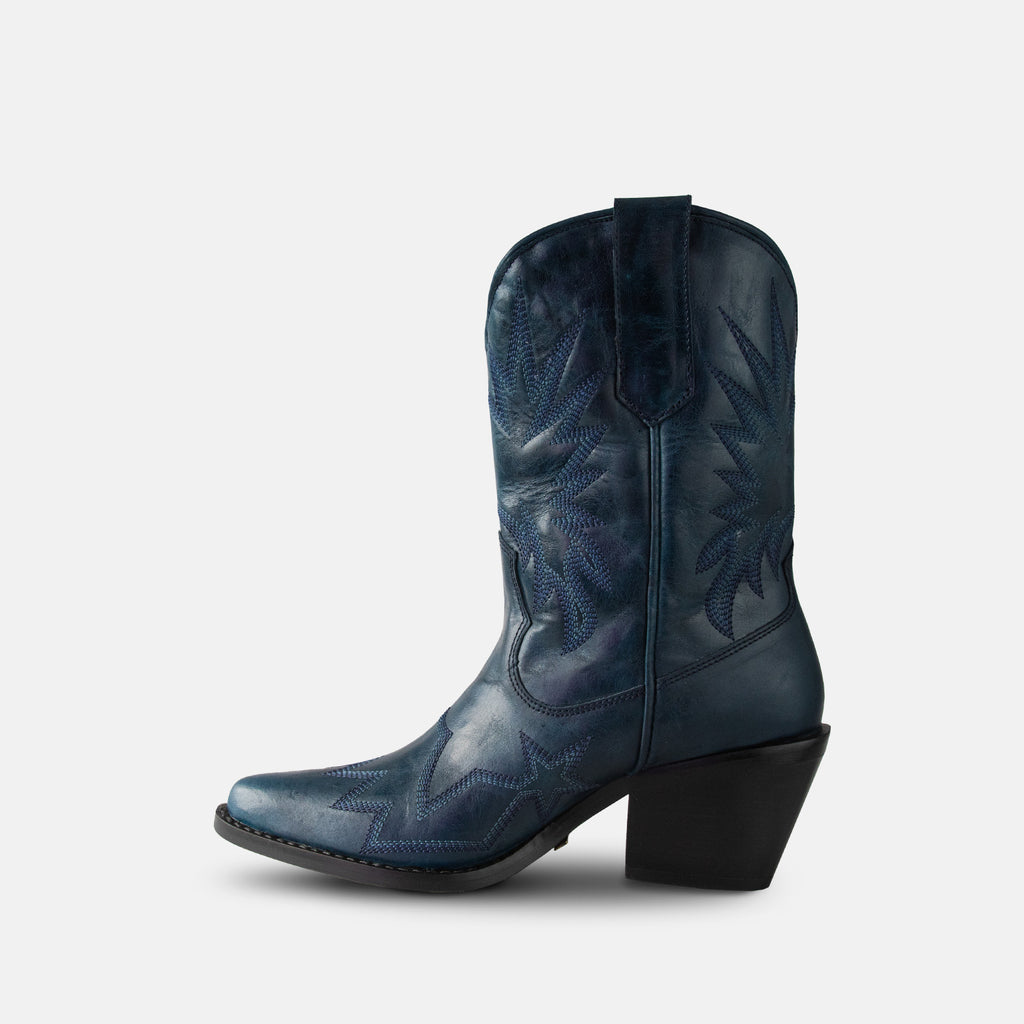 botas azul botas en tendencia botas botin en tendencia botas de moda cowboyboots botin en tendencia botin Estilo y comodidad Moda femenina Últimas tendencias Durabilidad Hecho en México Confección de alta calidad botas de cuero  mujer botas de moda botas para  mujer de moda  botas bala di gala 