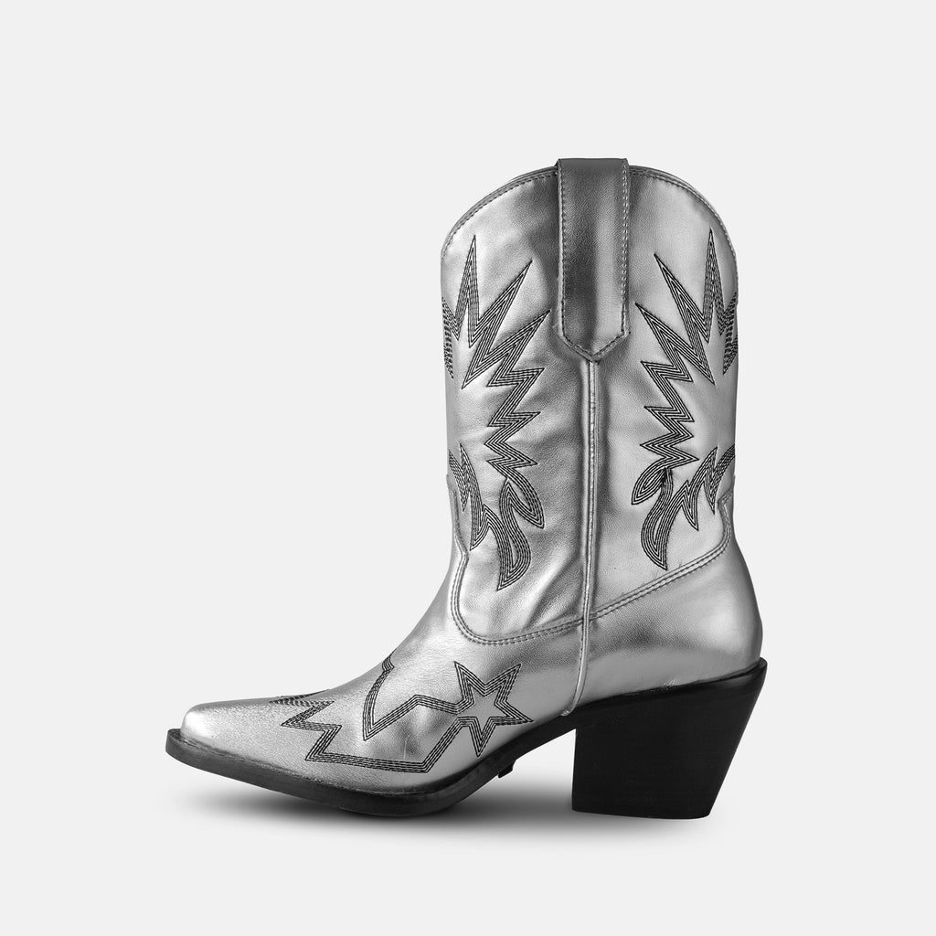 botas plateadas botas color plata bota metálica botin metálico botin metálicabotin Estilo y comodidad Moda femenina Últimas tendencias Durabilidad Hecho en México Confección de alta calidad botas de cuero  mujer botas de moda botas para  mujer de moda  botas bala di gala 