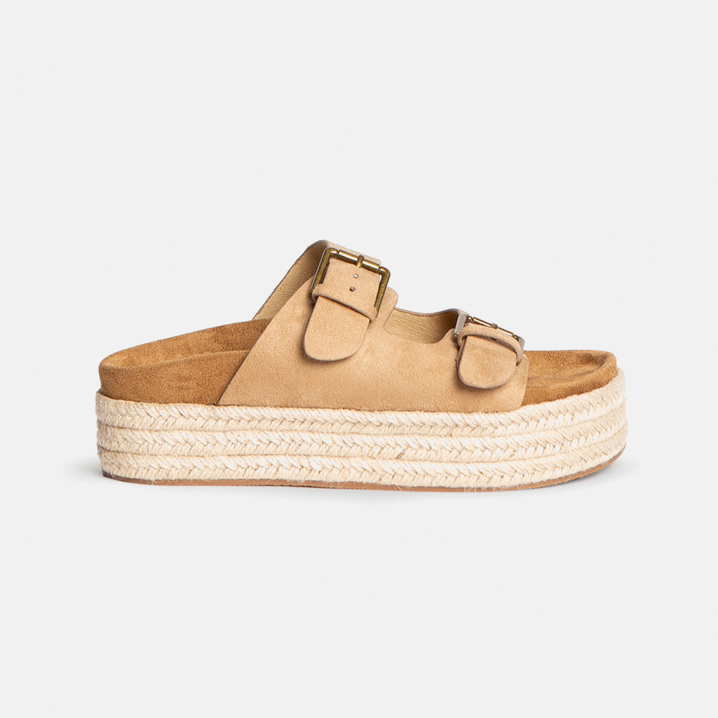 Sandalias color camel
Sandalias de doble hebilla dorada
Calzado boho-chic
Sandalias con plataforma de yute
Moda en sandalias 2025
Sandalias elegantes y cómodas
Sandalias versátiles para cualquier look
Calzado ligero y trendy
Sandalias para playa y ciudad
Sandalias con estilo bohemio y moderno
Sandalias con detalles dorados
Sandalias de moda para mujer
Calzado casual 
Sandalias ideales para verano
Sandalias
Comodidad y estilo en un solo diseño
Sandalias perfectas para combinar con vestidos y jeans
Tendencias