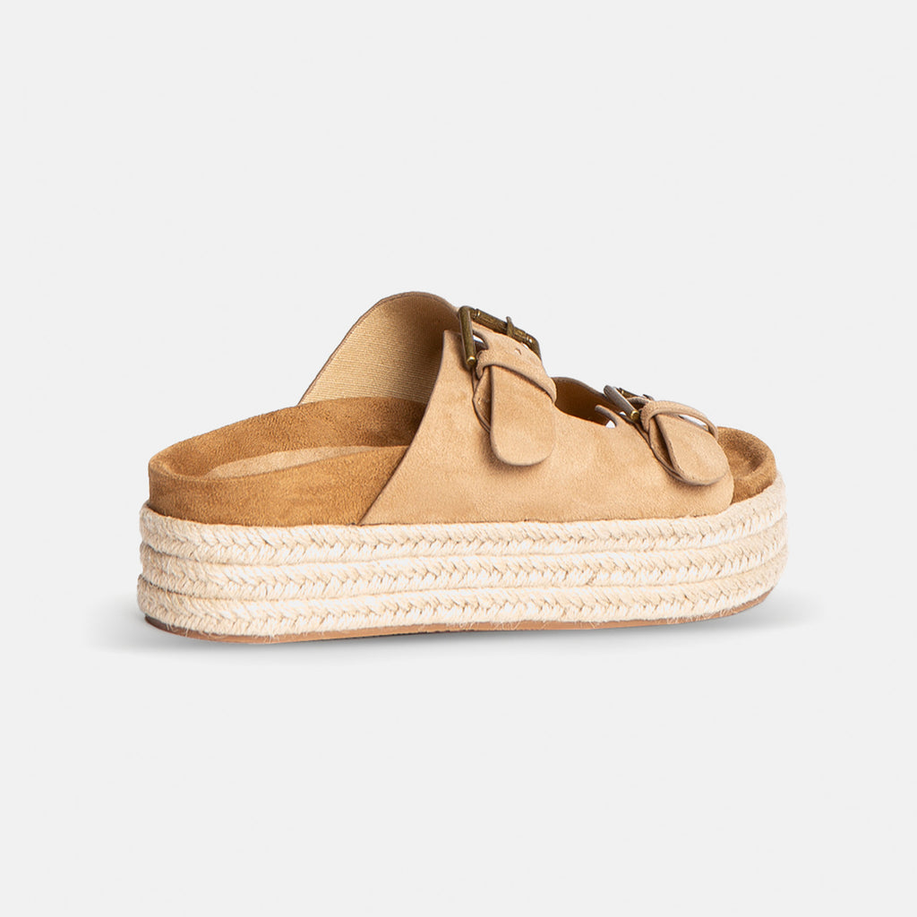 Sandalias color camel
Sandalias de doble hebilla dorada
Calzado boho-chic
Sandalias con plataforma de yute
Moda en sandalias 2025
Sandalias elegantes y cómodas
Sandalias versátiles para cualquier look
Calzado ligero y trendy
Sandalias para playa y ciudad
Sandalias con estilo bohemio y moderno
Sandalias con detalles dorados
Sandalias de moda para mujer
Calzado casual 
Sandalias ideales para verano
Sandalias
Comodidad y estilo en un solo diseño
Sandalias perfectas para combinar con vestidos y jeans
Tendencias